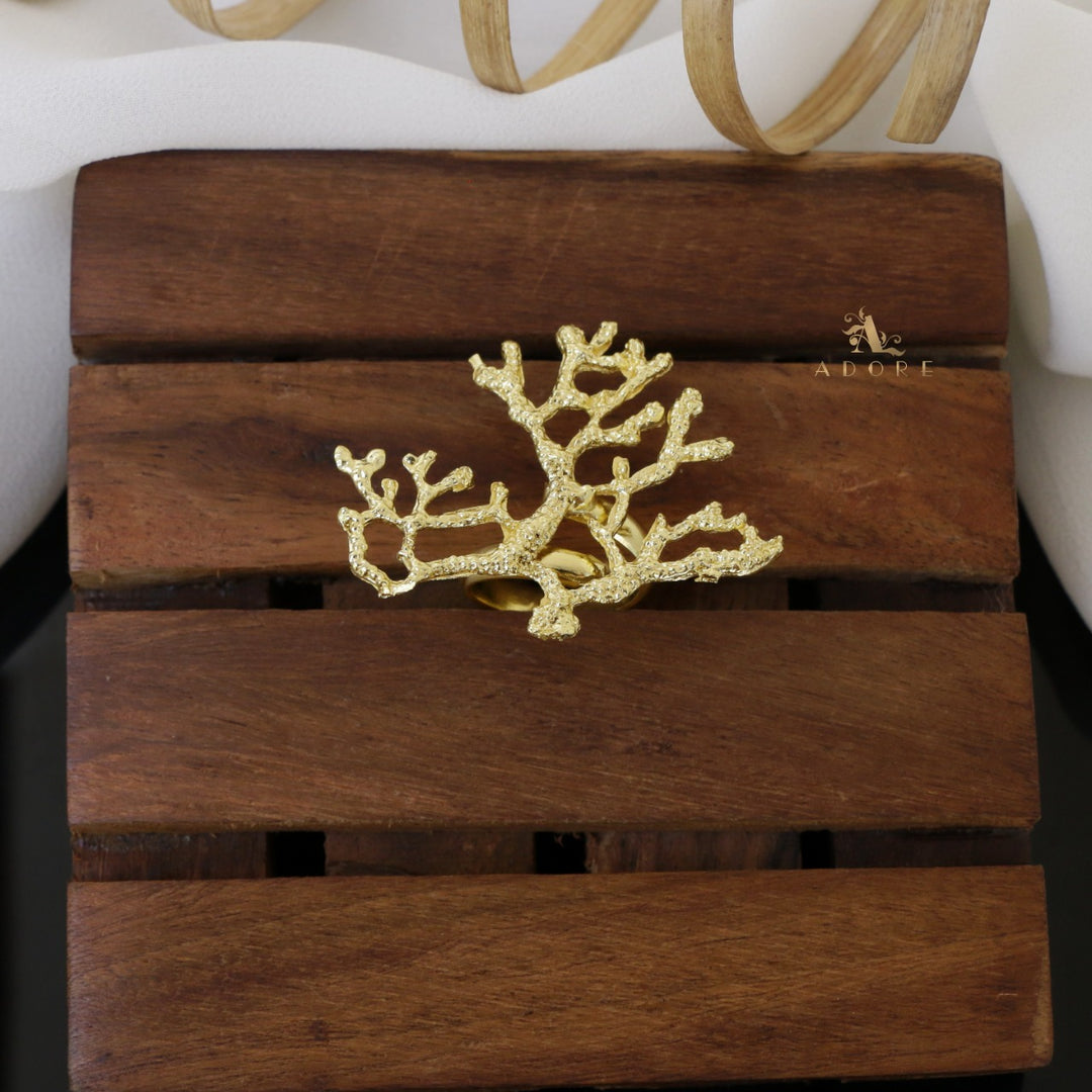 Gwen Golden Rootsa Ring