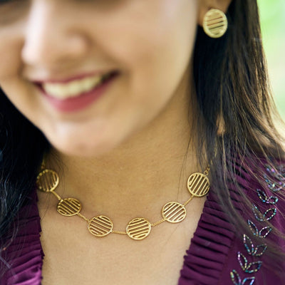 Melorra Short Neckpiece / Choker With Stud