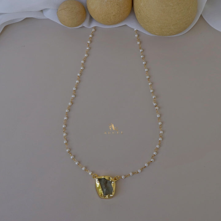 Nasmiya Raw Stone Neckpiece
