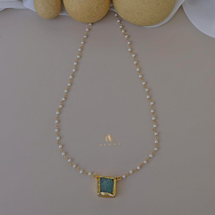 Nasmiya Raw Stone Neckpiece