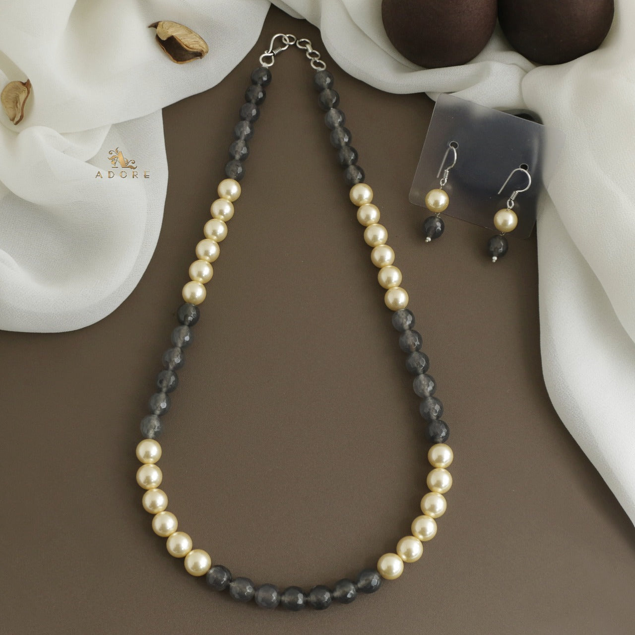 Orbia Pearl Single Layer Neckpiece With Earring