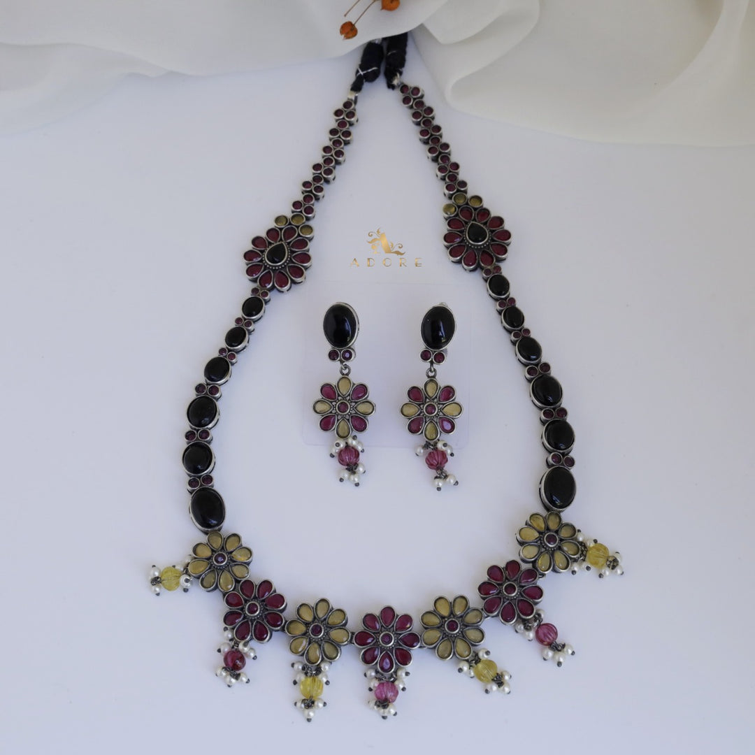 Zayana Flower Neckpiece With Earring