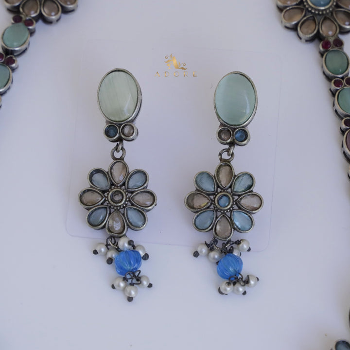 Zayana Flower Neckpiece With Earring