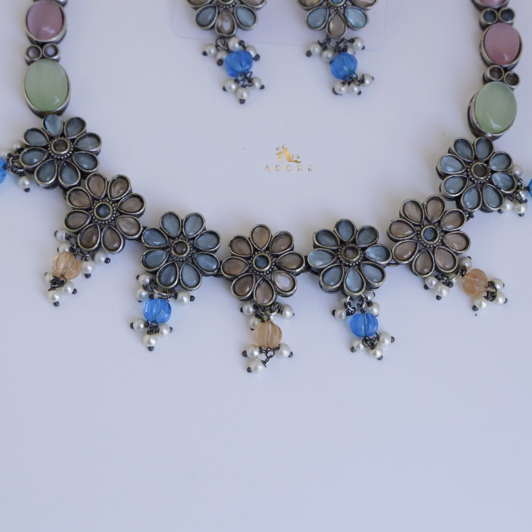 Zayana Flower Neckpiece With Earring