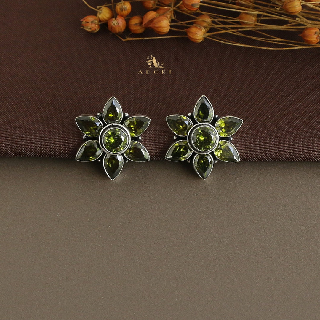 Aarsh Glossy Silver Flower Earring