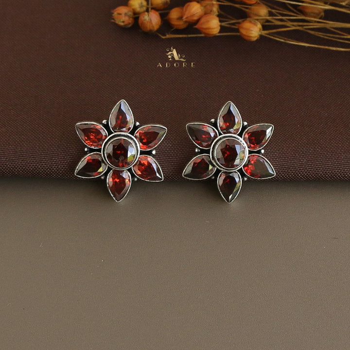 Aarsh Glossy Silver Flower Earring