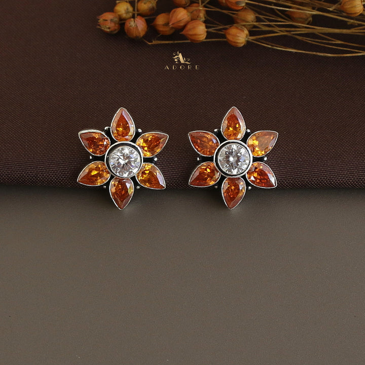 Aarsh Glossy Silver Flower Earring