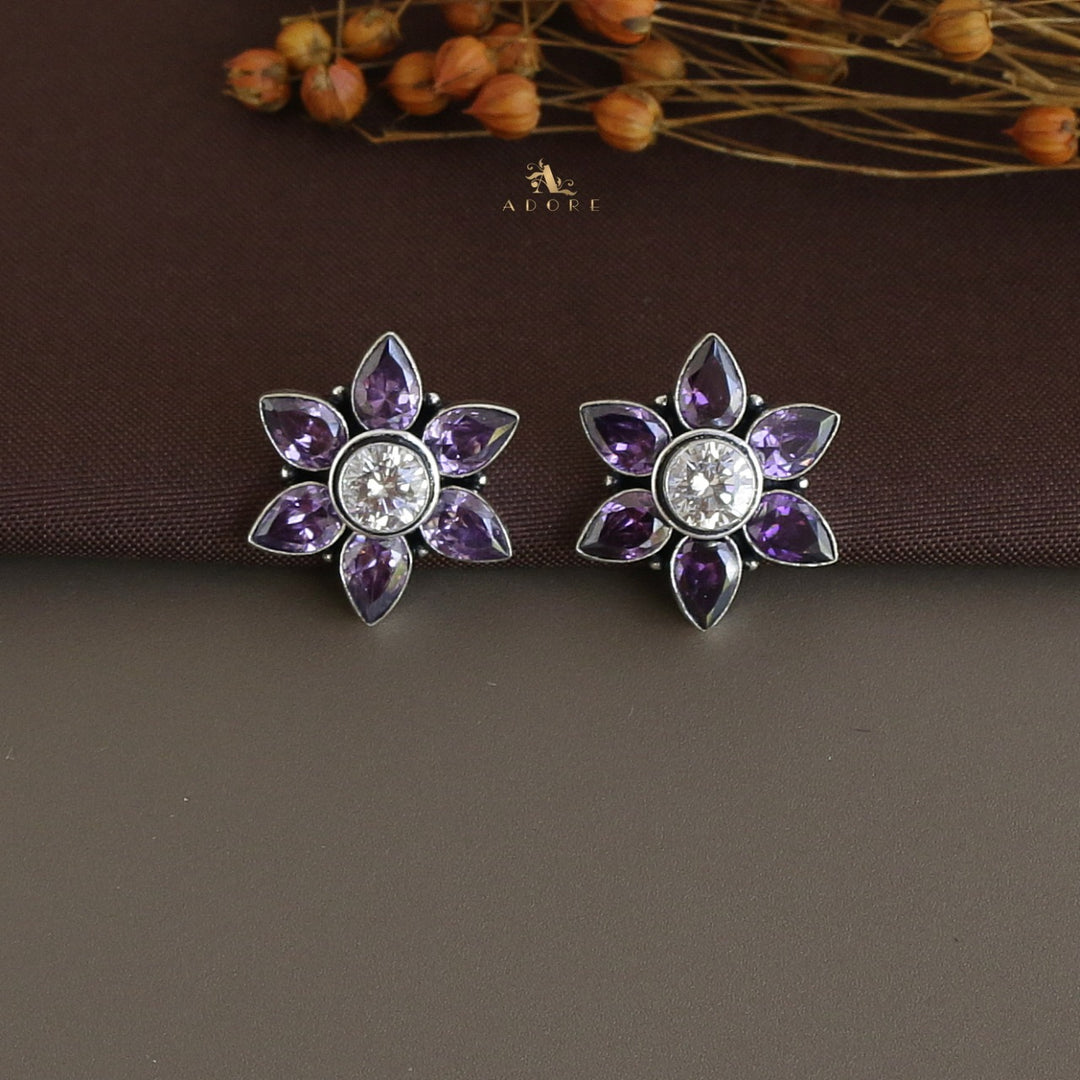 Aarsh Glossy Silver Flower Earring
