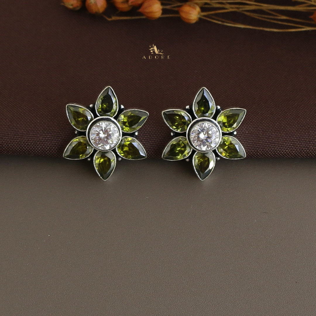 Aarsh Glossy Silver Flower Earring