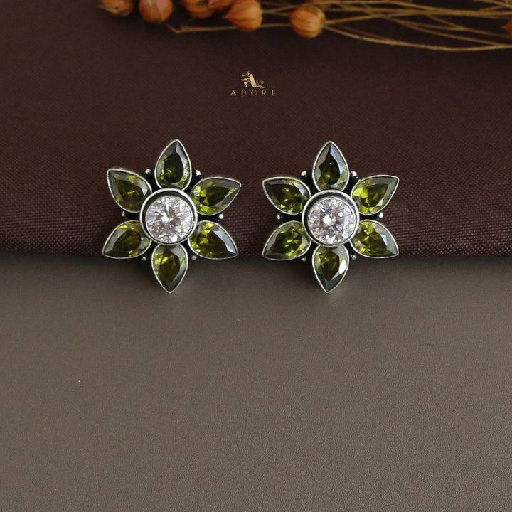 Aarsh Glossy Silver Flower Earring