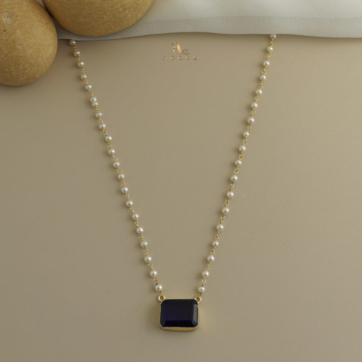 Nasmiya Rectangle Neckpiece