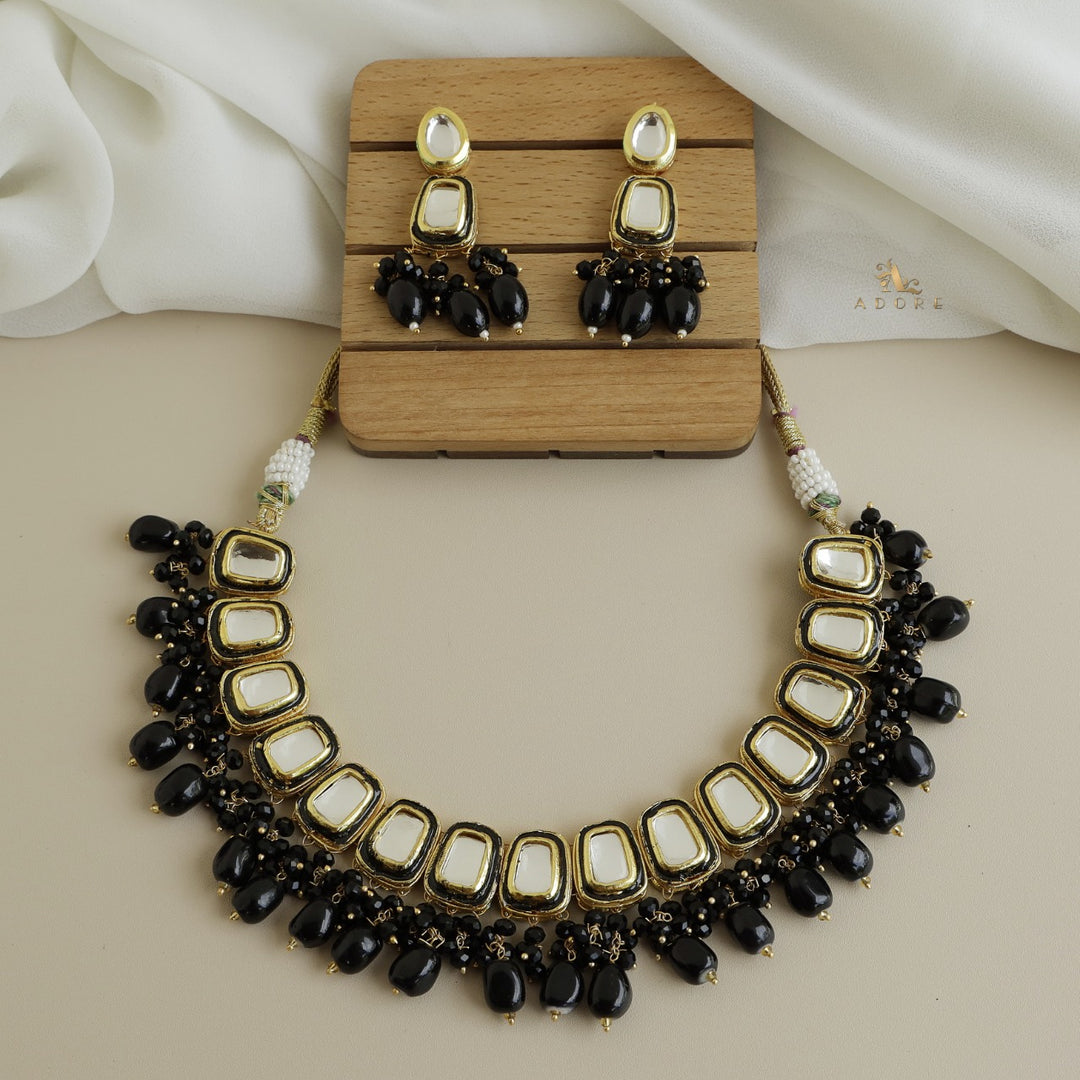 Shivaprabha Kundan Neckpiece With Earring