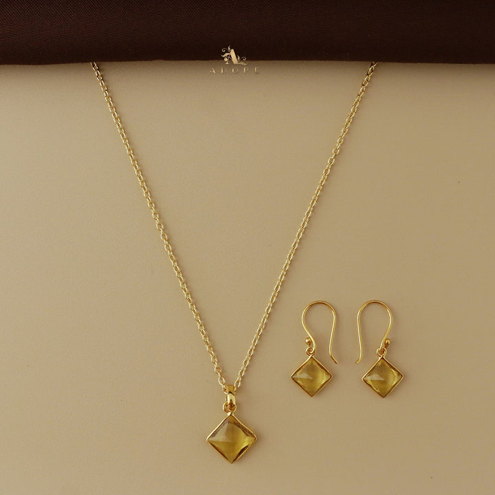Alyvia Diamond Glossy Neckpiece With Drop