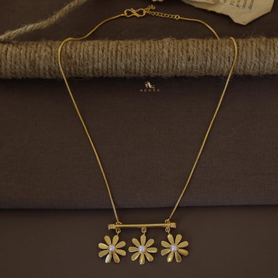 Midhila Flower Stick Pearl Neckpiece