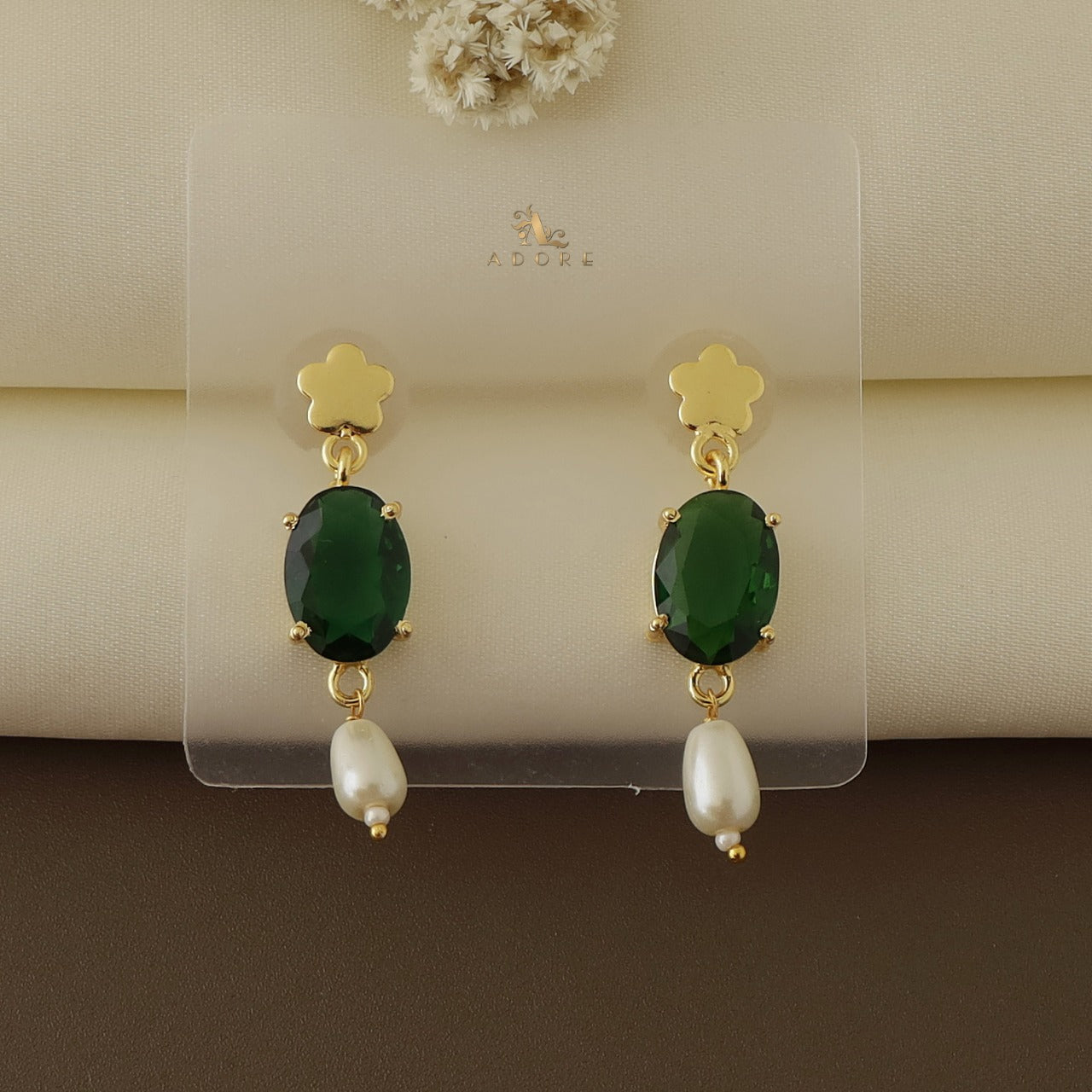 Overia Glossy Pearl Earring