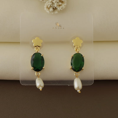 Overia Glossy Pearl Earring