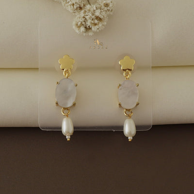 Overia Glossy Pearl Earring