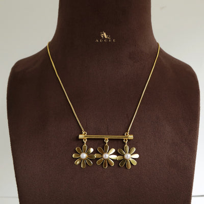 Midhila Flower Stick Pearl Neckpiece