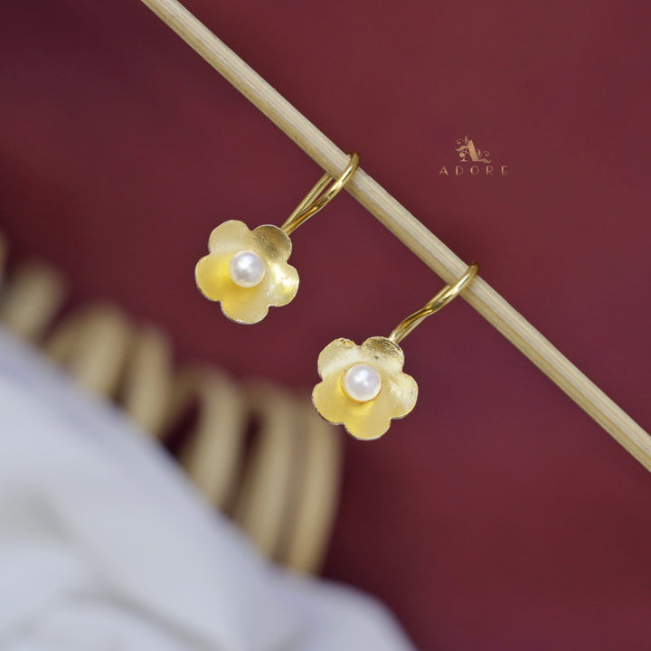 Lamba Golden Flower Pearl Drop