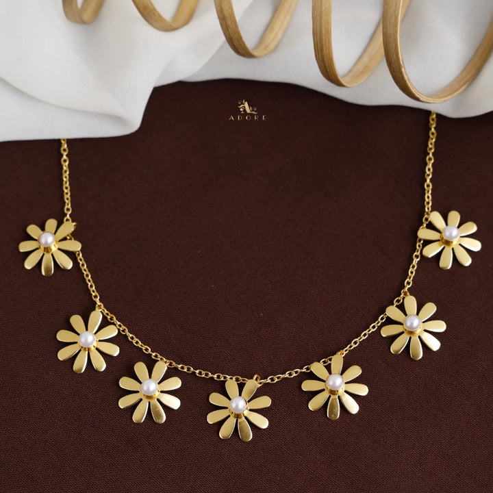 Midhila 7 Flower Pearl Neckpiece