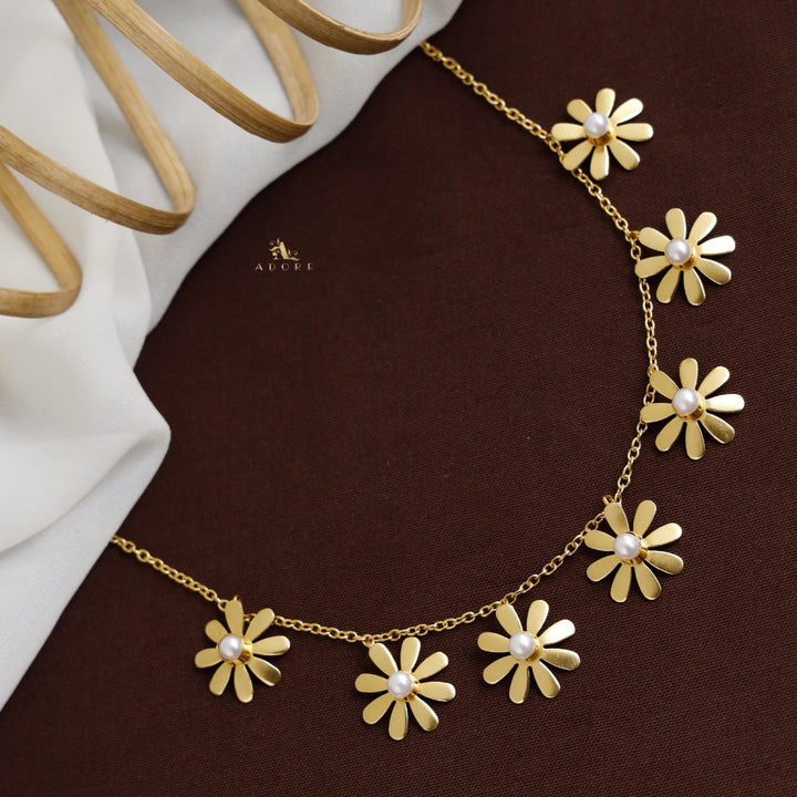 Midhila 7 Flower Pearl Neckpiece