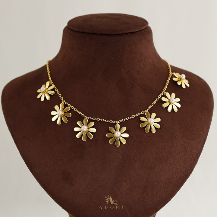Midhila 7 Flower Pearl Neckpiece