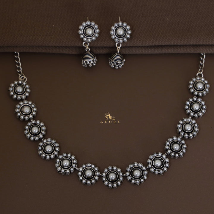 Hemanta Flower Neckpiece With Earring