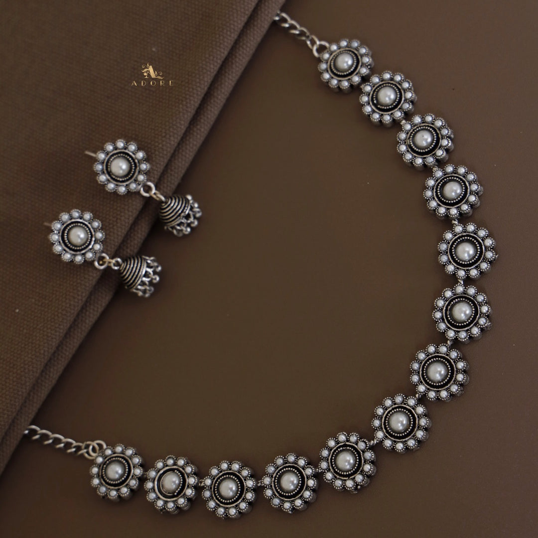 Hemanta Flower Neckpiece With Earring