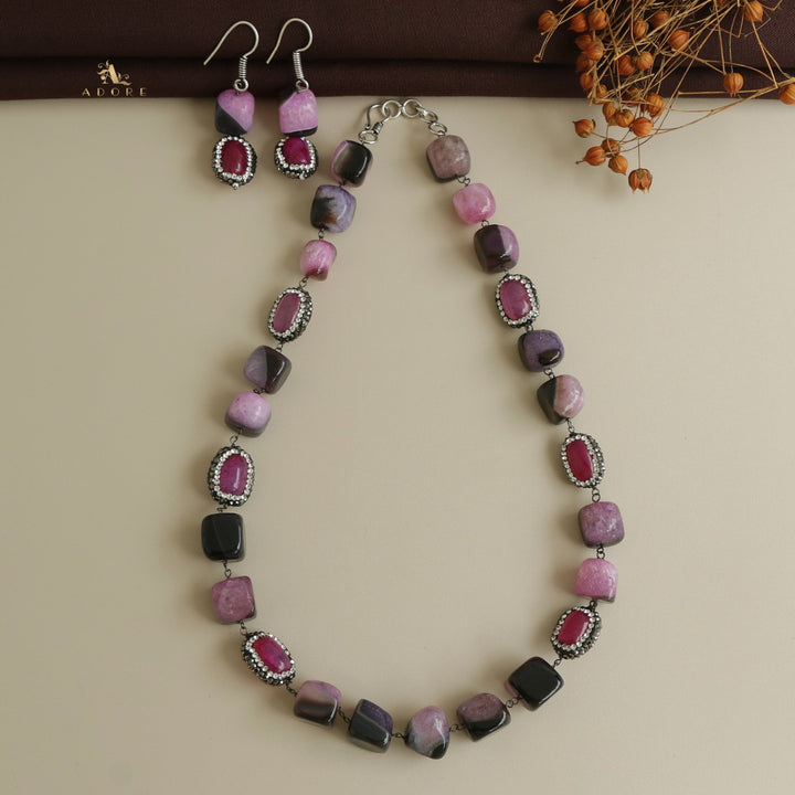 Inez Neckpiece With Drop