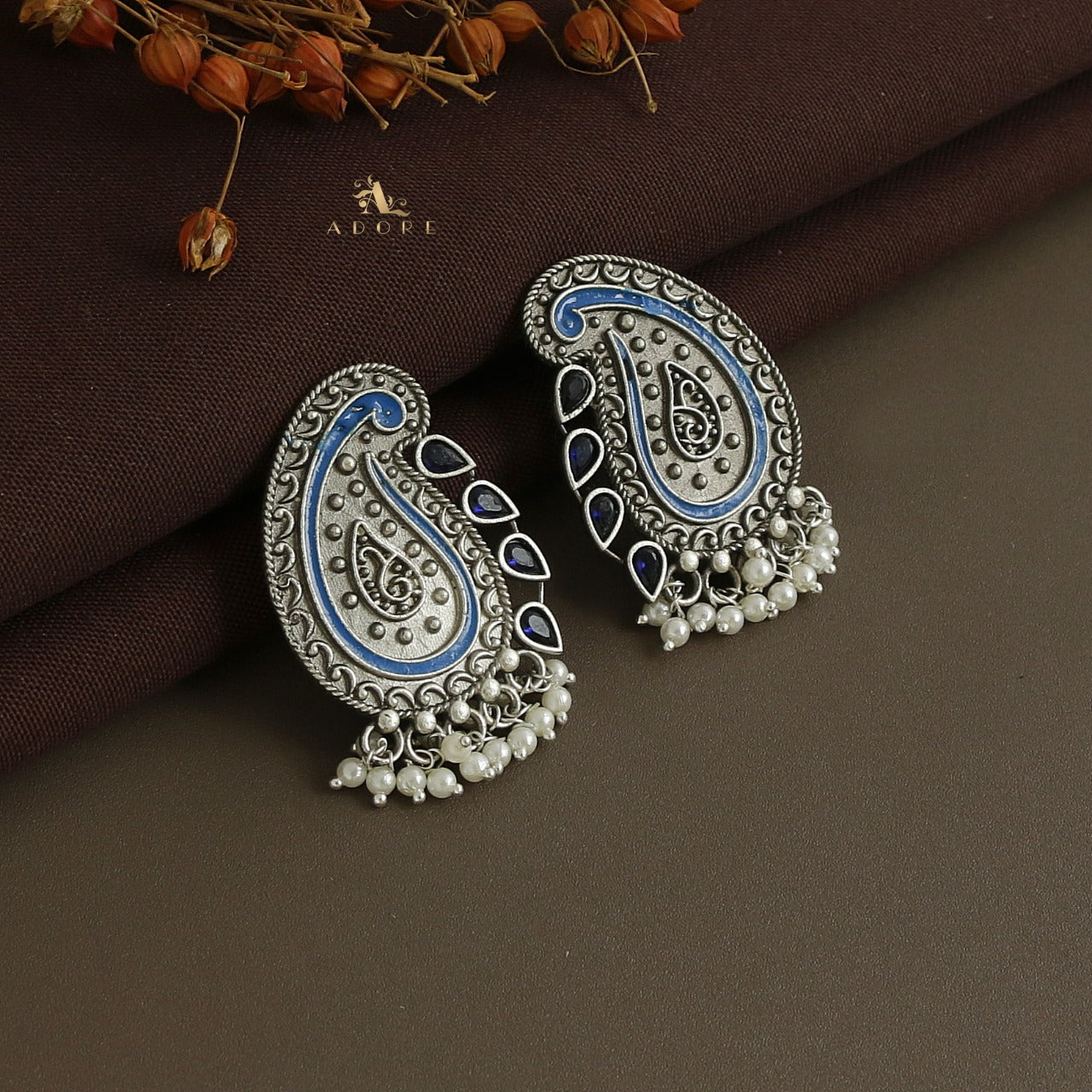 Vidhupa Pearl Earring