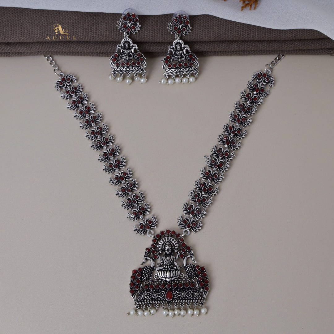 Vasavi Silver Neckpiece With Earring