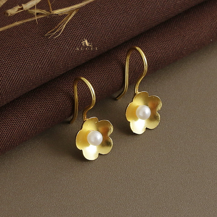 Lamba Golden Flower Pearl Drop