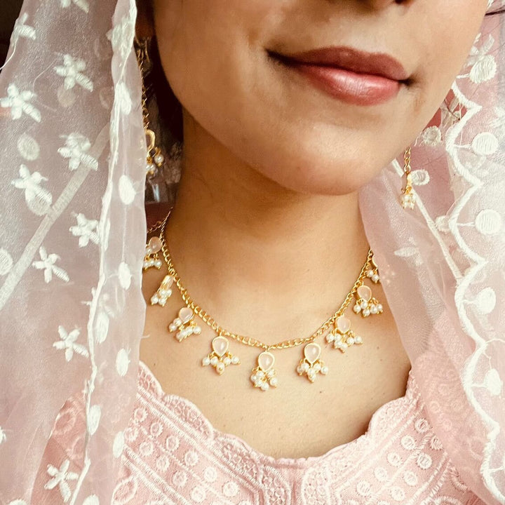 Elania Glossy Pearl Neckpiece With Earring