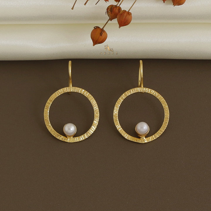 Najma Golden Circle Pearl Earring