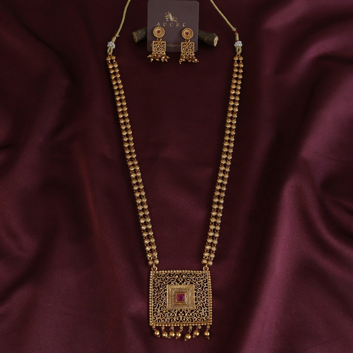 Aagarna Long Haram With Earring
