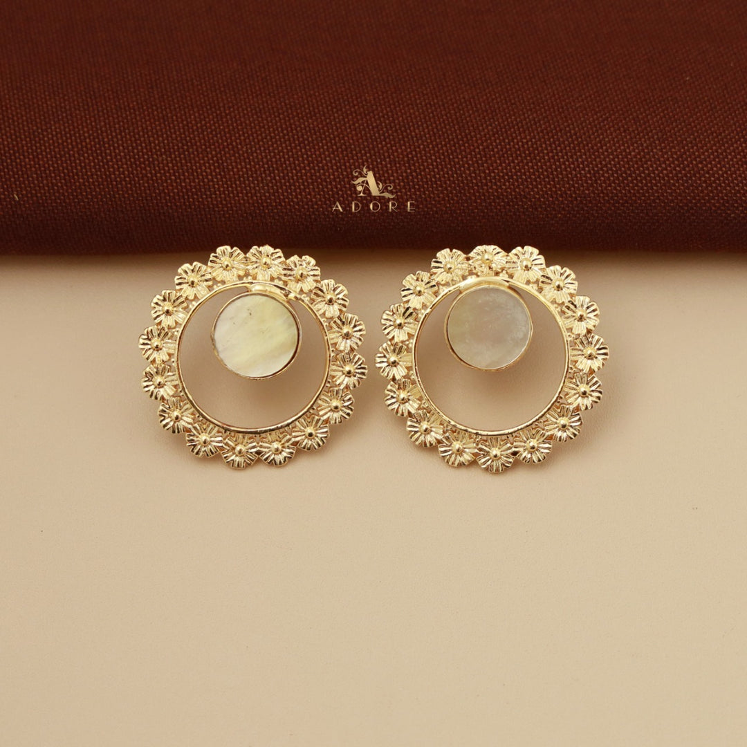 Golden Sanvi Carved Earring