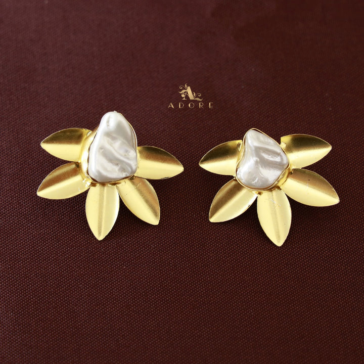 Golden 5 Leaf Baroque Earring