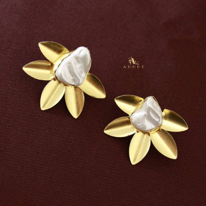 Golden 5 Leaf Baroque Earring
