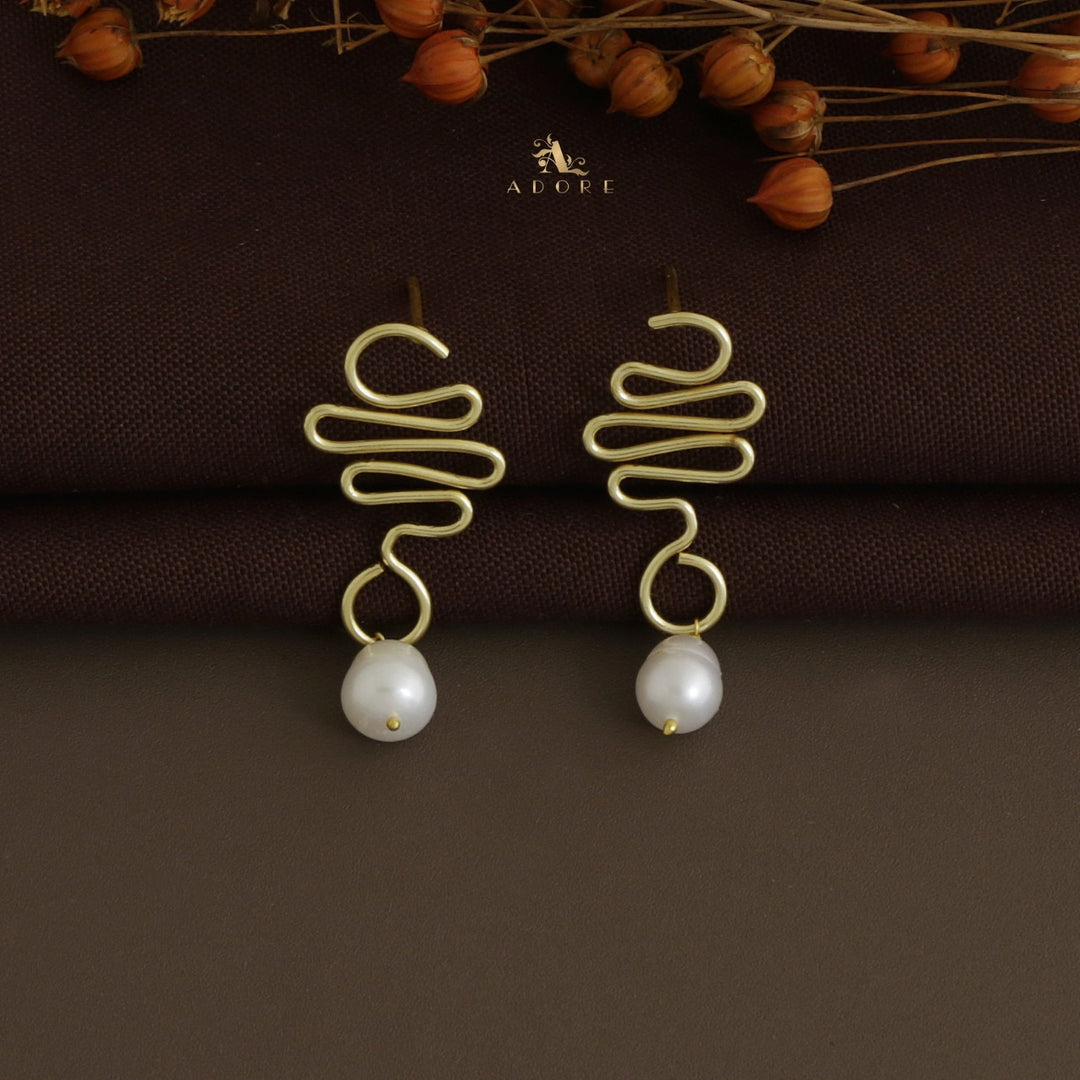 Golden Trixie Baroque Earring