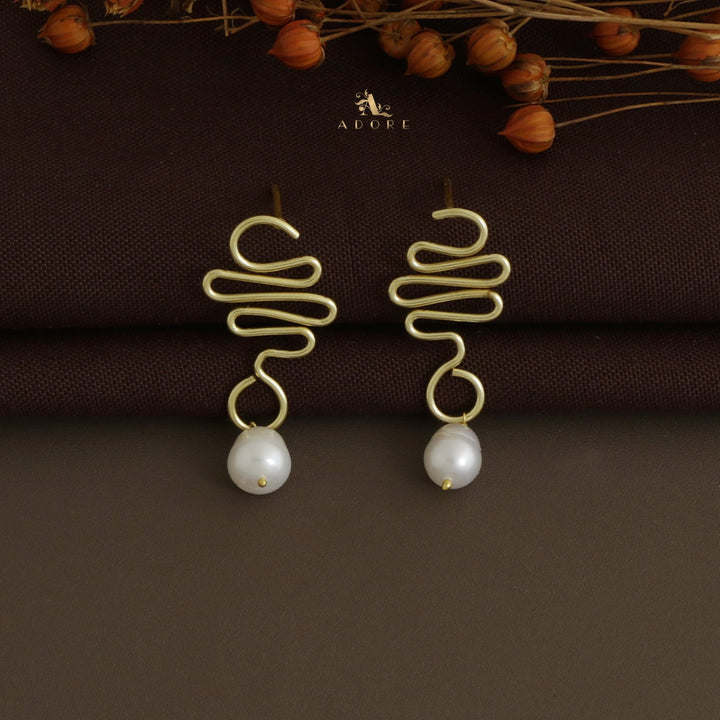 Golden Trixie Baroque Earring