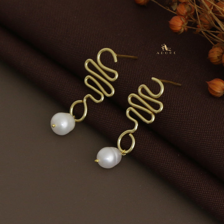 Golden Trixie Baroque Earring