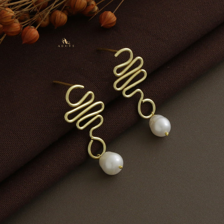 Golden Trixie Baroque Earring