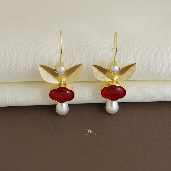 Glossy Livandria Folded Leaf Pearl Drop