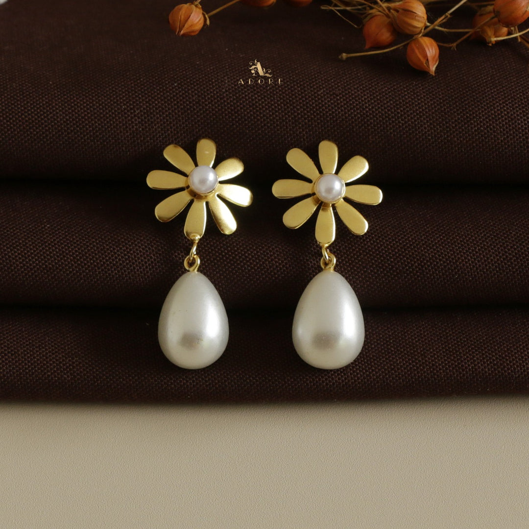 Midhila Pearl Drop Earring