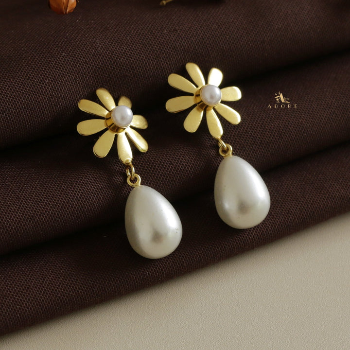 Midhila Pearl Drop Earring