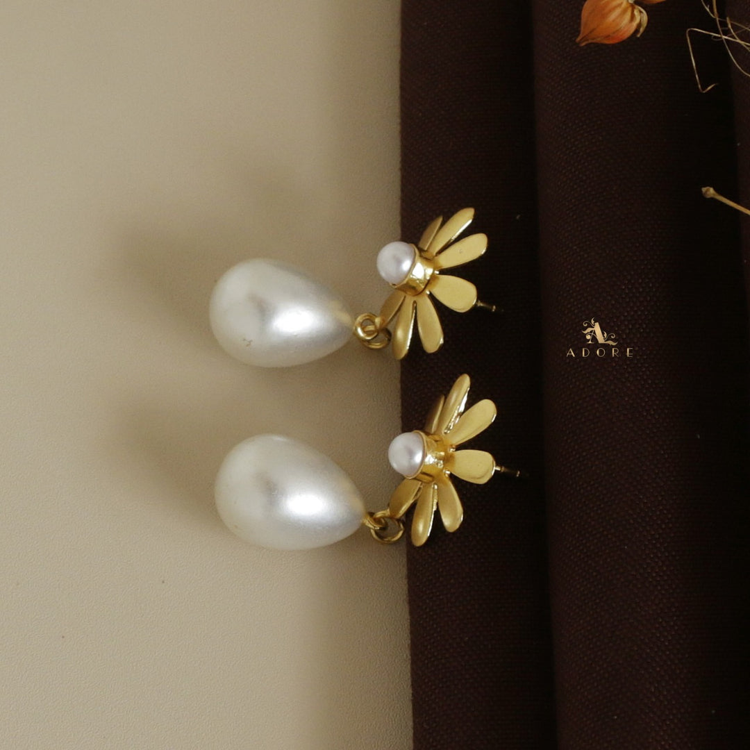 Midhila Pearl Drop Earring