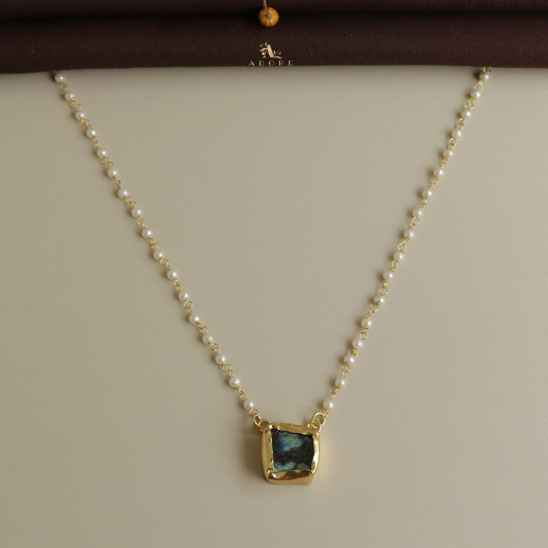 Nasmiya Raw Stone Neckpiece