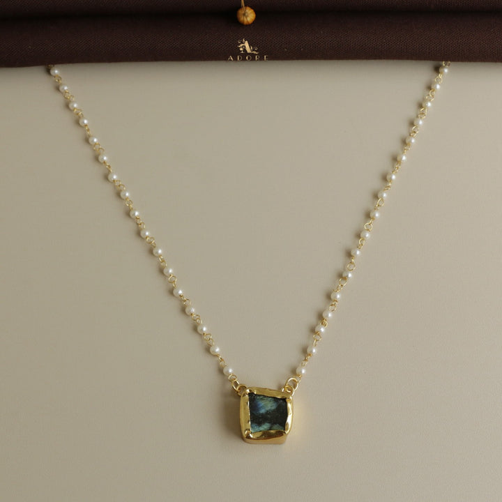 Nasmiya Raw Stone Neckpiece