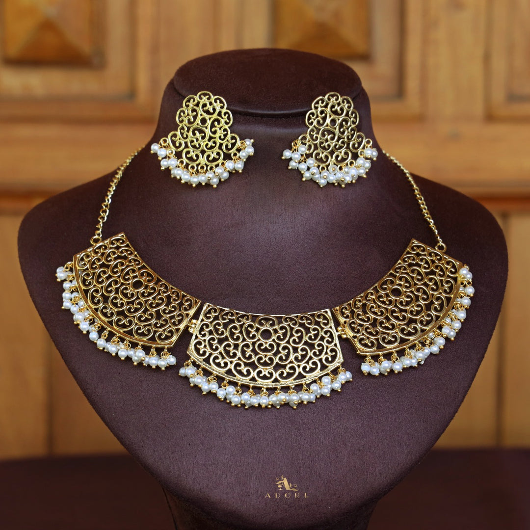 Golden Niralika Pearl Neckpiece With Earring