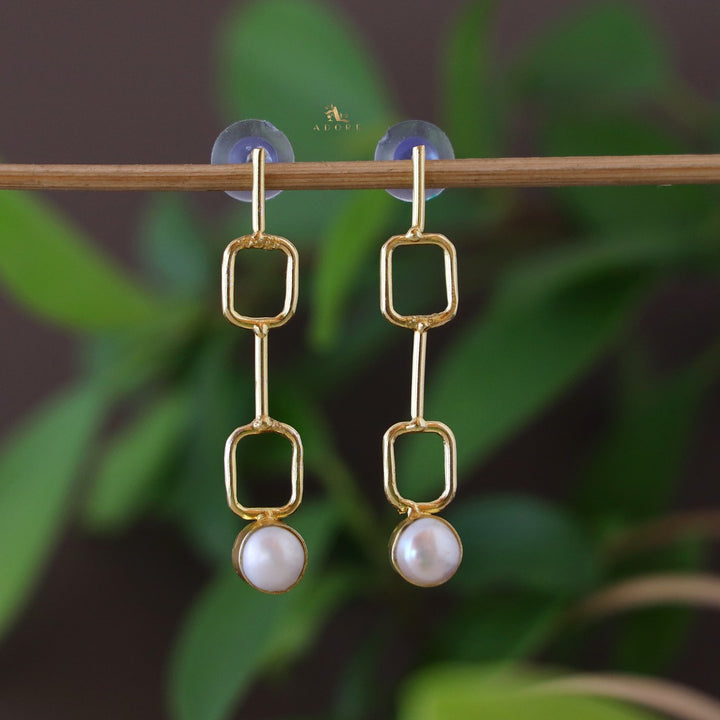 Golden Colonnade Fresh Water Pearl Earring